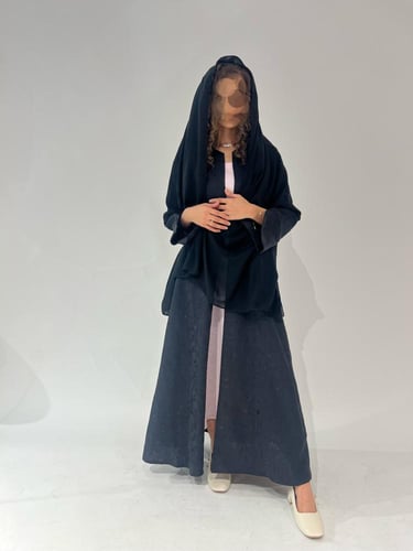 عباية جاكار أسود بفتحة بالكم