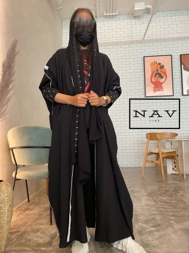 عباية بأكمام بنقوش من اللنن الهندي