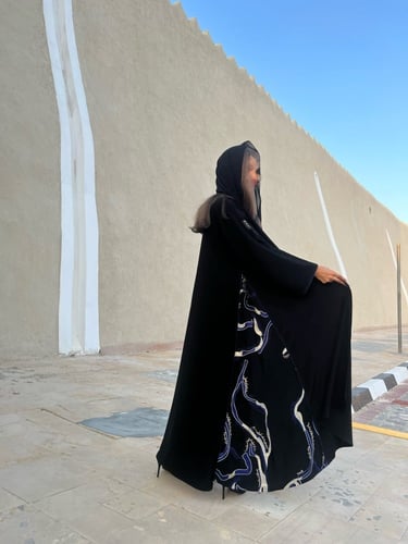 عباية قماش لمياء مع كسرات مطرزة