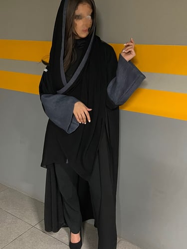 عباية راما مع كم باللون الرمادي اللامع