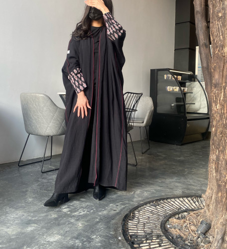 عباية بأكمام لنن هندي بنقوش