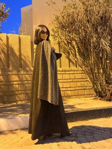 عباية قصة بليزر