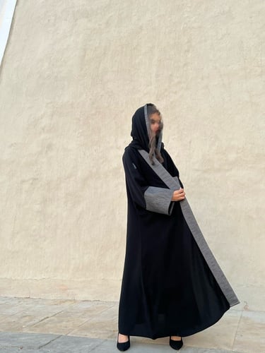عباية سوداء قصة A مع تفته مكسر