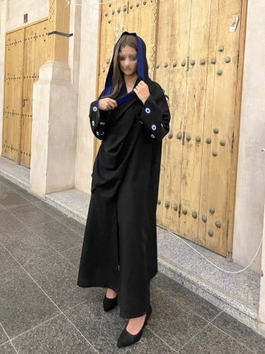 عباية بتطريز عيون يدوي على الاكمام