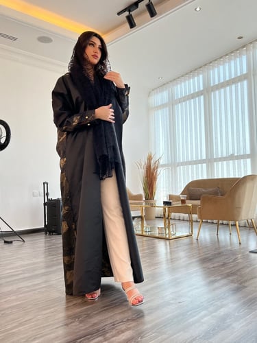 عباية تفته بفتحة في الكم