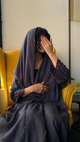عباية رمادي بقصة عملية