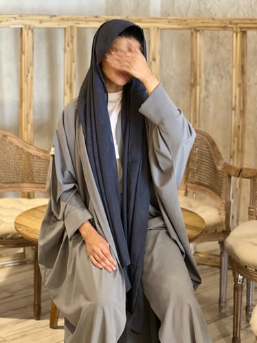 عباية قصة فراشة رمادي