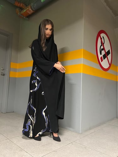 عباية قماش لمياء مع كسرات مطرزة