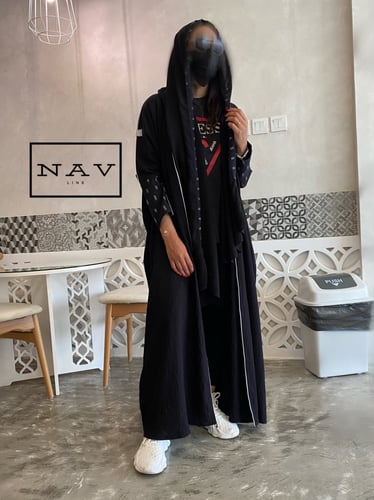 عباية بأكمام بنقوش من اللنن الهندي