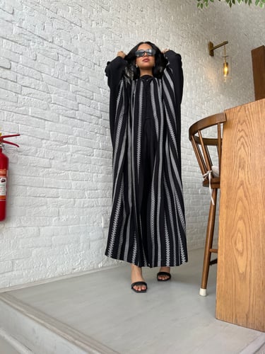 عباية فراشة كريب سعودي مطرز