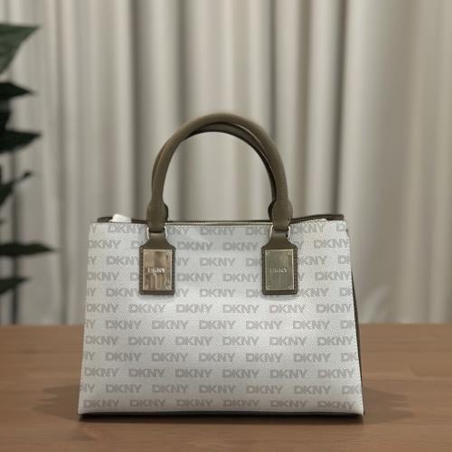 شنطة وسط دكني