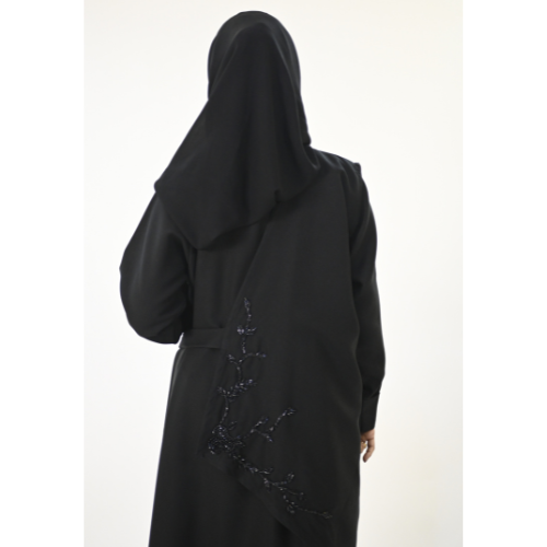 عباية بقطعة جانبية مزينة بالشك مفصولة