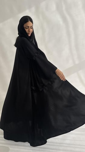 عباية لمسة أنوثة