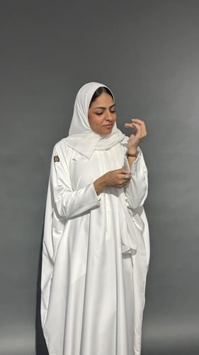عباية بيضاء نص بشت بجيوب مخفية