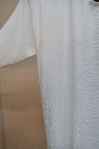 فستان داخلي للعبايات اللون أبيض أوف وايت