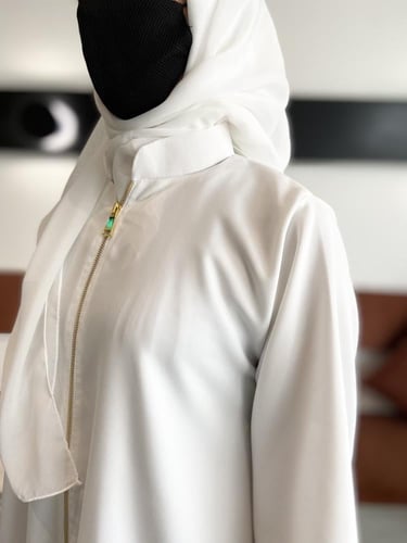 عباية بأكمام مطاط وسحاب كامل من الأمام