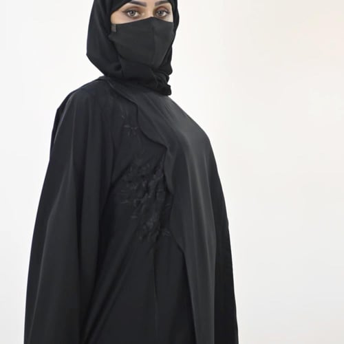 عباية كويتية بتصميم أمامي وتطريز