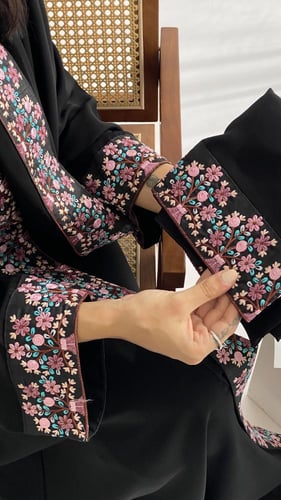 عباية السعادة الوردية