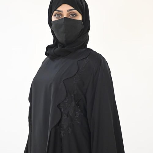 عباية كويتية بتصميم أمامي وتطريز