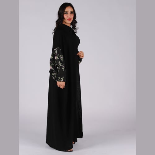 عباية نص بشت بتطريز ورود