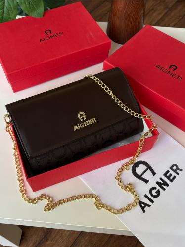 شنطة نسائية ماركة اقنر ا AIGNER ا مع ملحقاتها