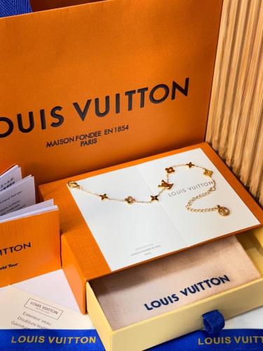 اسواره ماركة LOUIS VUITTON مع الملحقات