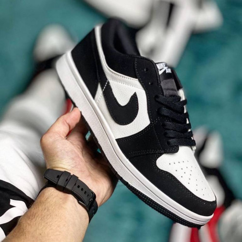 شوز جوردن باللونين الأبيض و الأسود