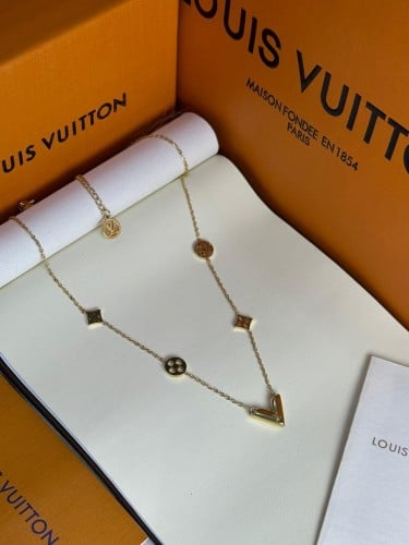 سلسال هاي كواليتي ماركة LOUIS VUITTON مع الملحقات