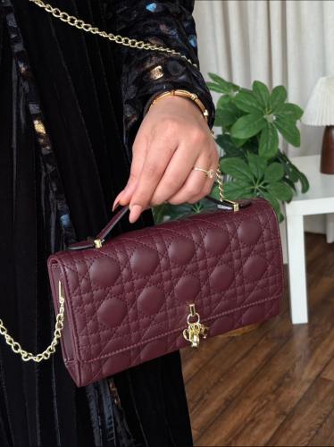 شنطة نسائية ماركة ديور ا Dior ا مع ملحقاتها