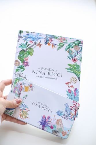 دفتر تلوين مع الوان ماركة نينا ريتشي