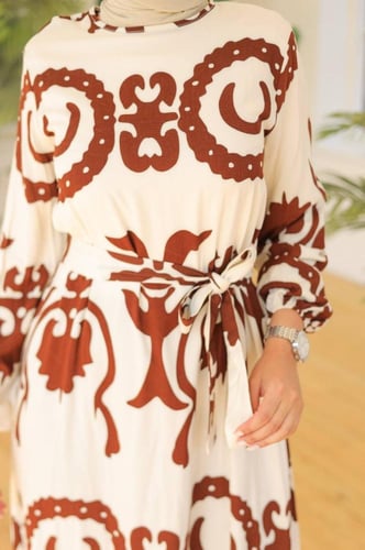 فستان بتصميم عصري