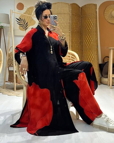 طقم مميز بقصته الواسعة