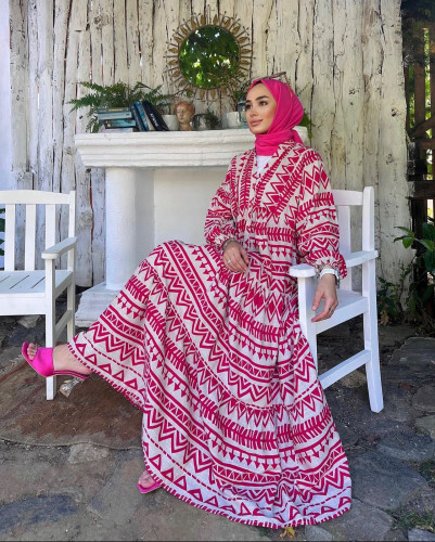 فستان كتان طويل ذا خامة عالية وألوان هادئة صناعة ت...