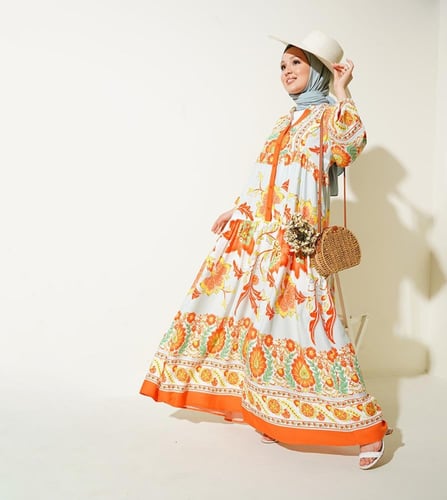 فستان أنيق بألوان ناعمة