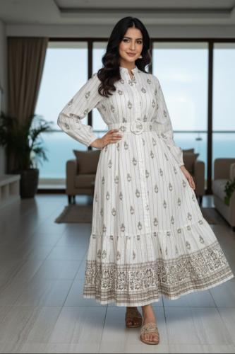 فستان بتصميم كلاسيكي