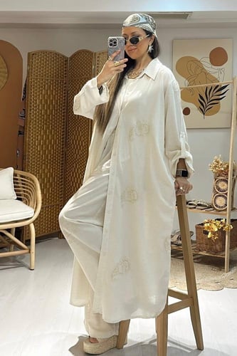 طقم مميز بقصته الواسعة