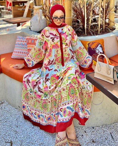 فستان أنيق بألوان ناعمة