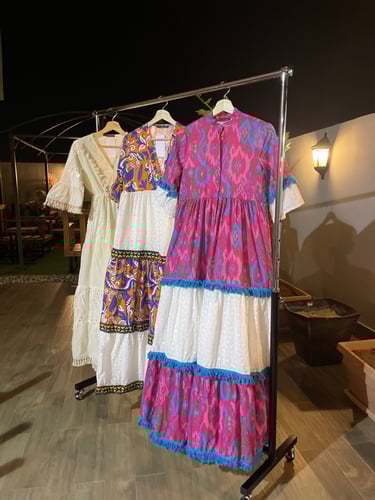 فستاننا الجميل ذو الخامة العالية! تمتعي بالراحة وا...