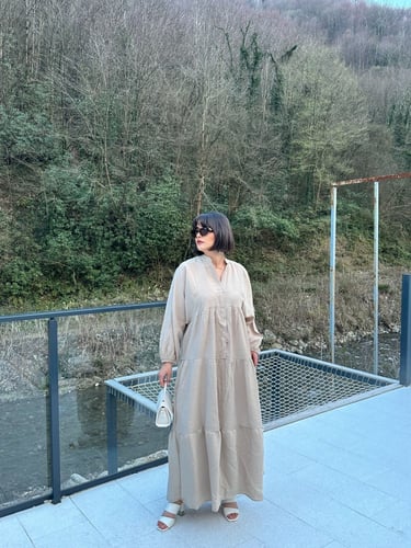 فستان قطن باللون البيج