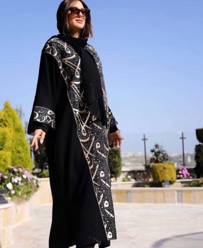 عباية مزينة بزخرفة عربية