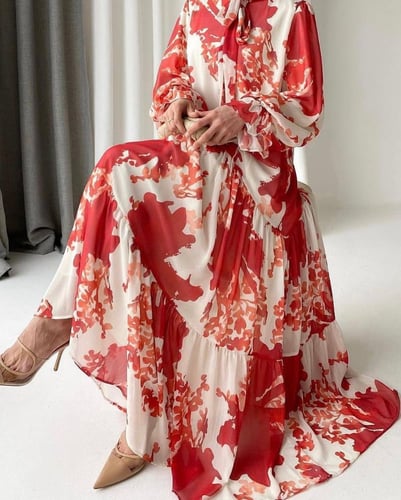 استعدّي للأناقة مع فستاننا ذو اللونين الأبيض والأح...