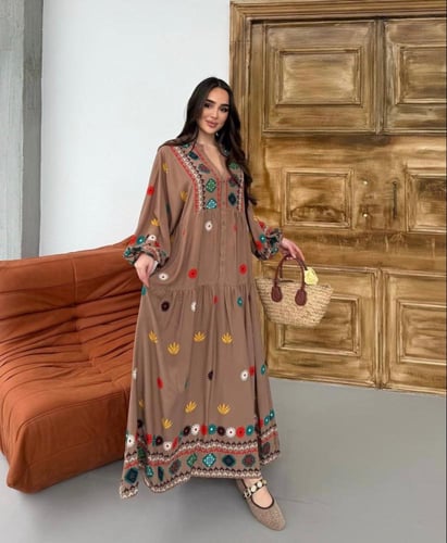 فستان أنيق بألوان ناعمة