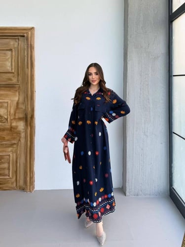 فستان بتصميم أنثوي