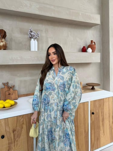 فستان أنيق بألوان ناعمة