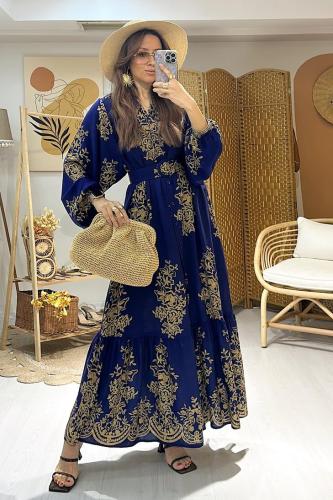 فستان مميز بقصته الواسعة