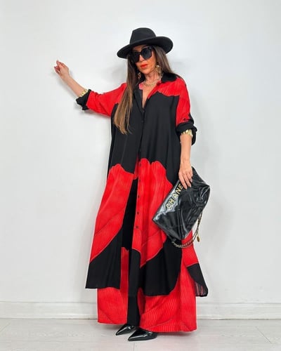 طقم مميز بقصته الواسعة