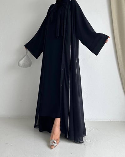 عباية الألماس لمسة من الفخامة والرقي