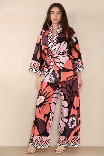 الطقم ذا الألوان الصيفية