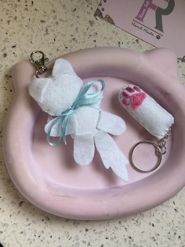 ميدالية قطة cinnamonroll ☁️