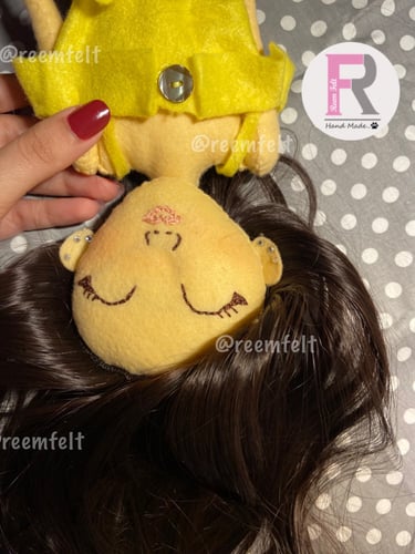 دميه مع الفستان اصفر